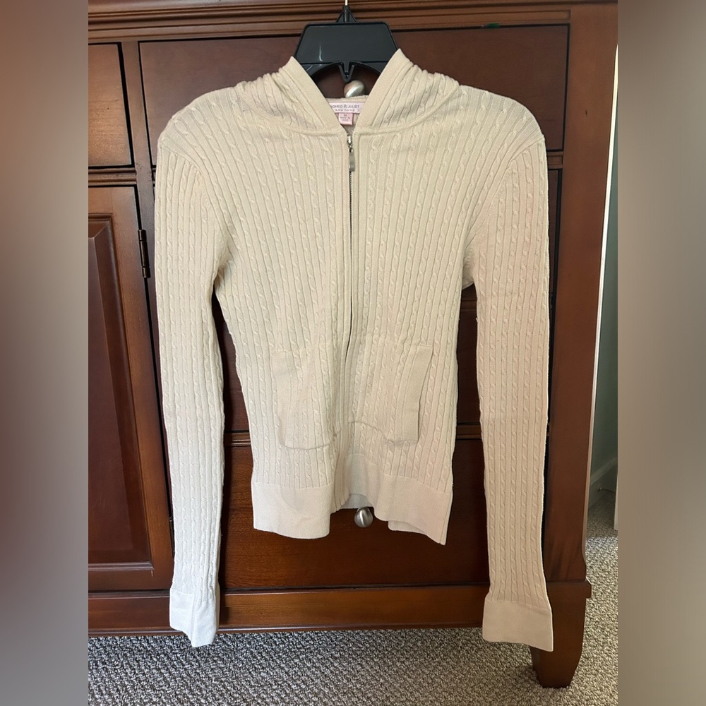 Romeo and Juliet couture women’s zip-up size S